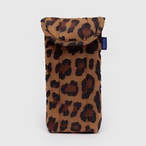 ✨BNWT - Baggu Puffy Glasses Sleeve - Leopard✨